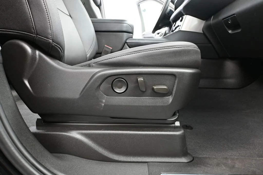Used 2024 Black Chevrolet Z71 image 45