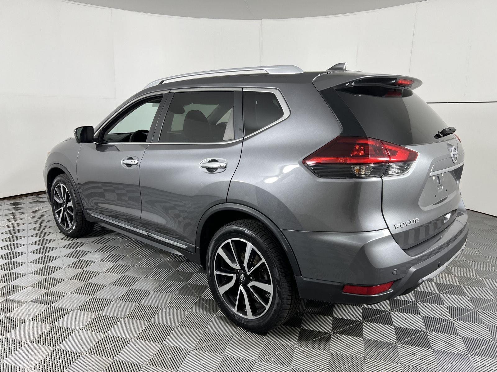 Used 2019 Gun Metallic Nissan SL image 8