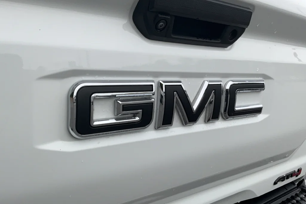 Used 2024 White GMC AT4 image 30