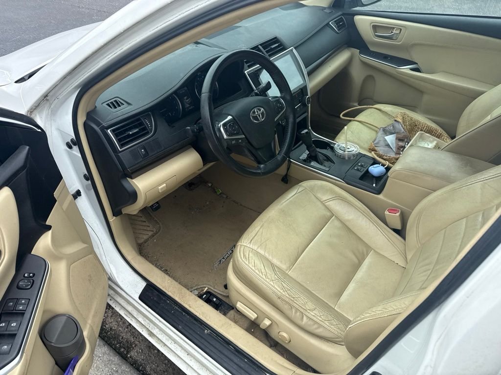 Used 2015 White Toyota XLE image 5