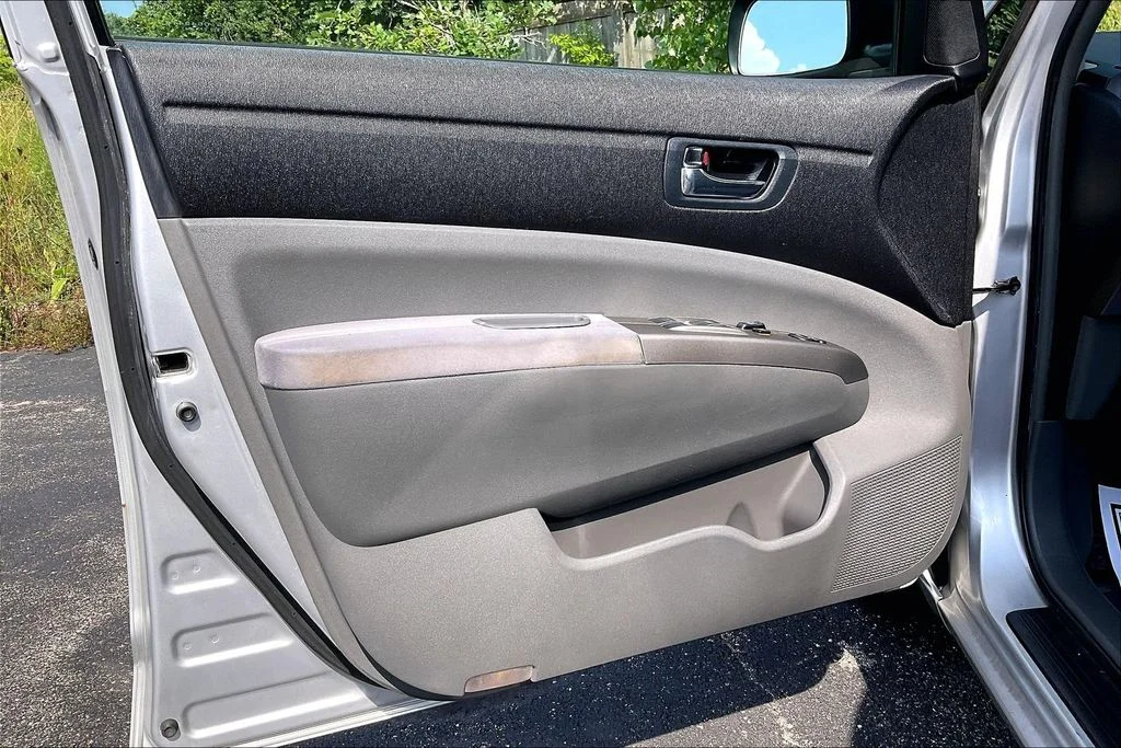 Used 2008 Silver Toyota Base image 22