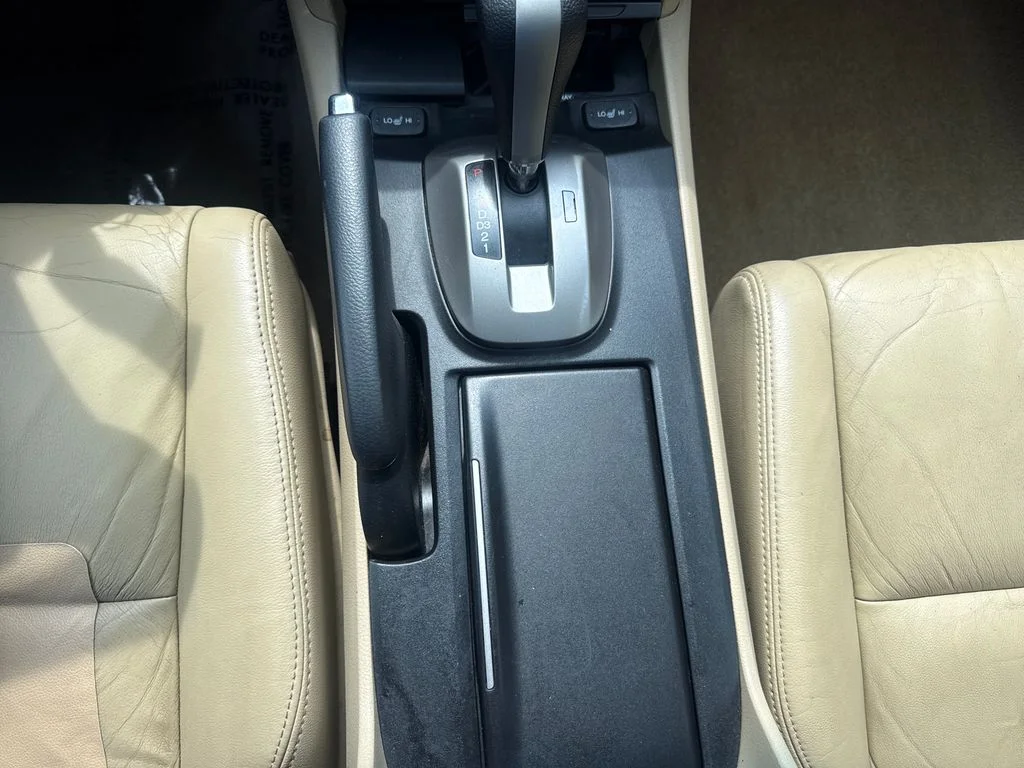 Used 2009 Crystal Black Pearl Honda EX-L image 23
