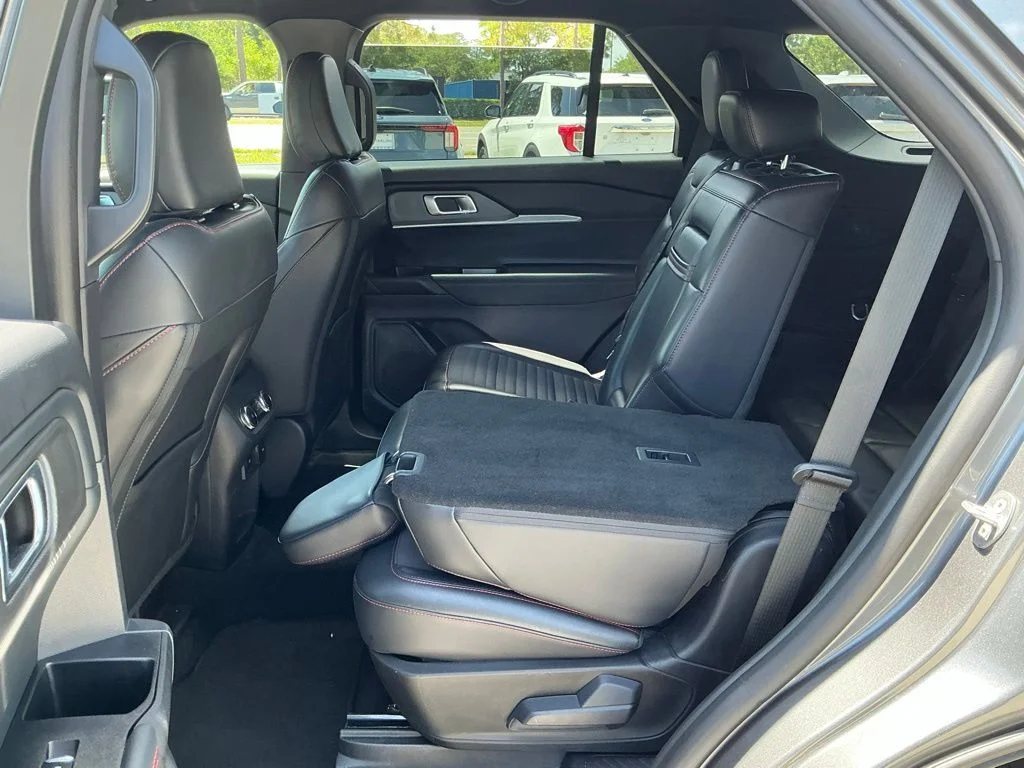 Used 2025 Gray Ford ST-Line image 28