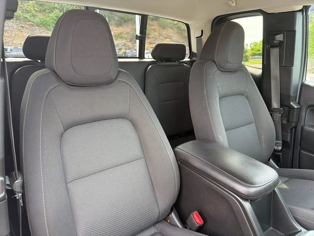 Used 2018 SUMMIT WHITE Chevrolet 4WD LT image 13