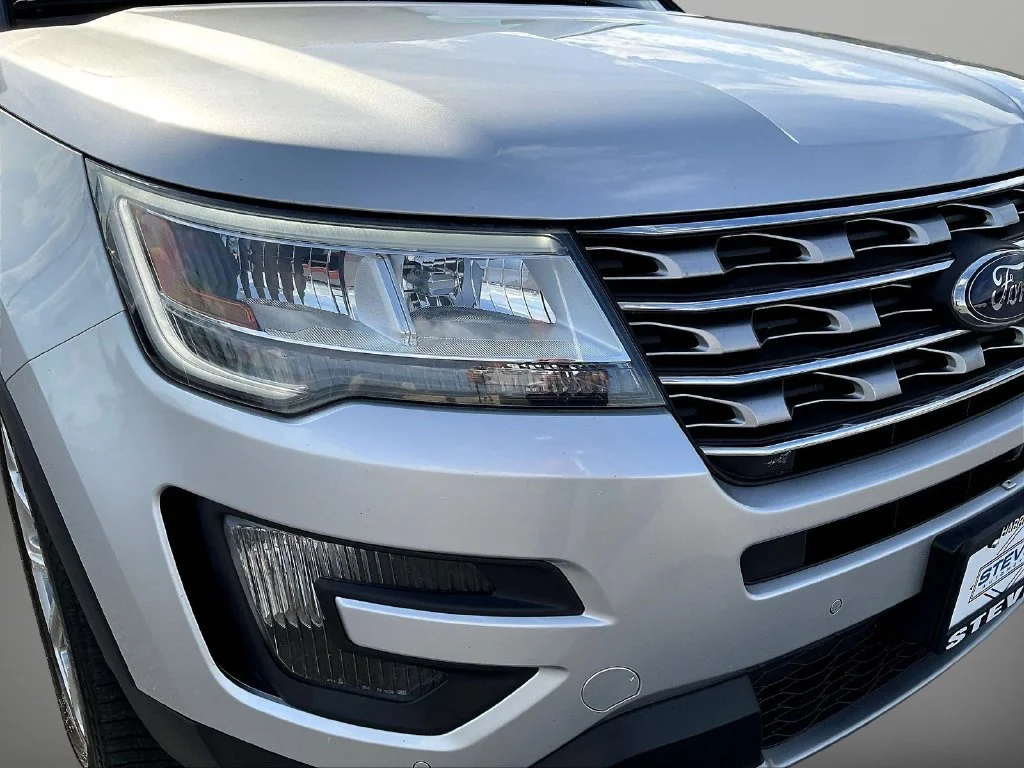 Used 2016 Silver Ford Limited image 33