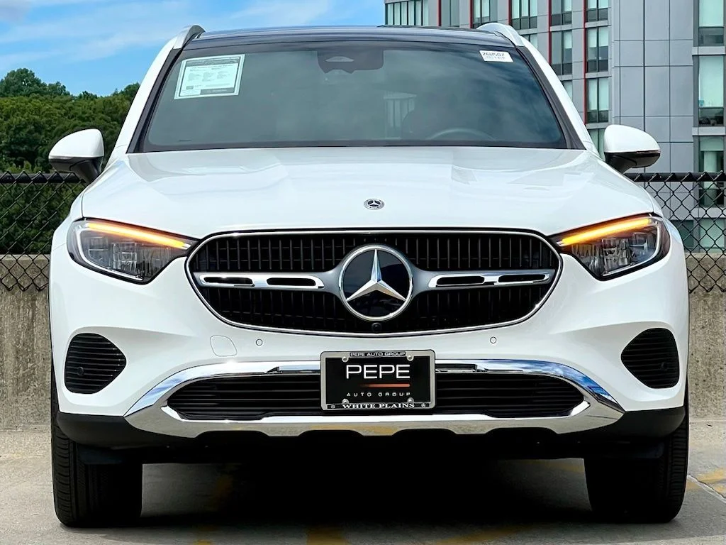 Certified Used 2026  Mercedes-Benz GLC 300 image 3