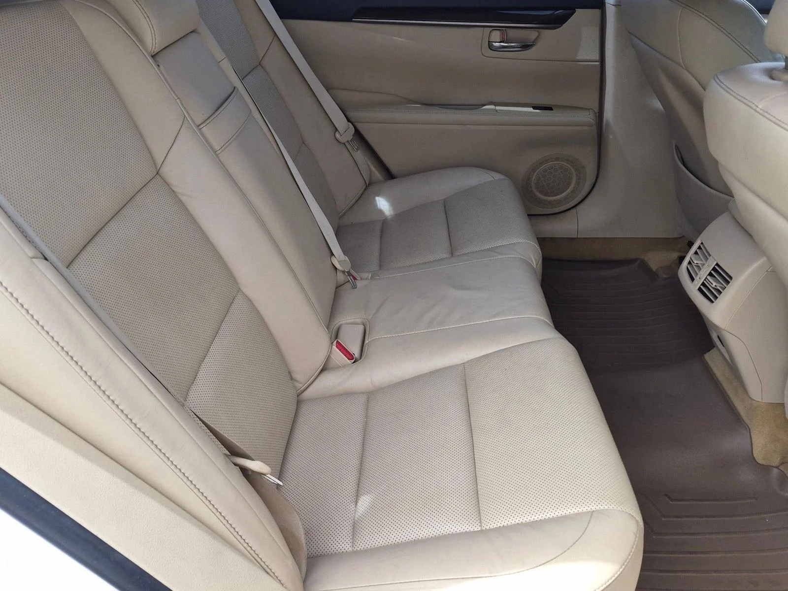 Used 2013 Starfire Pearl Lexus 4dr Sdn image 17
