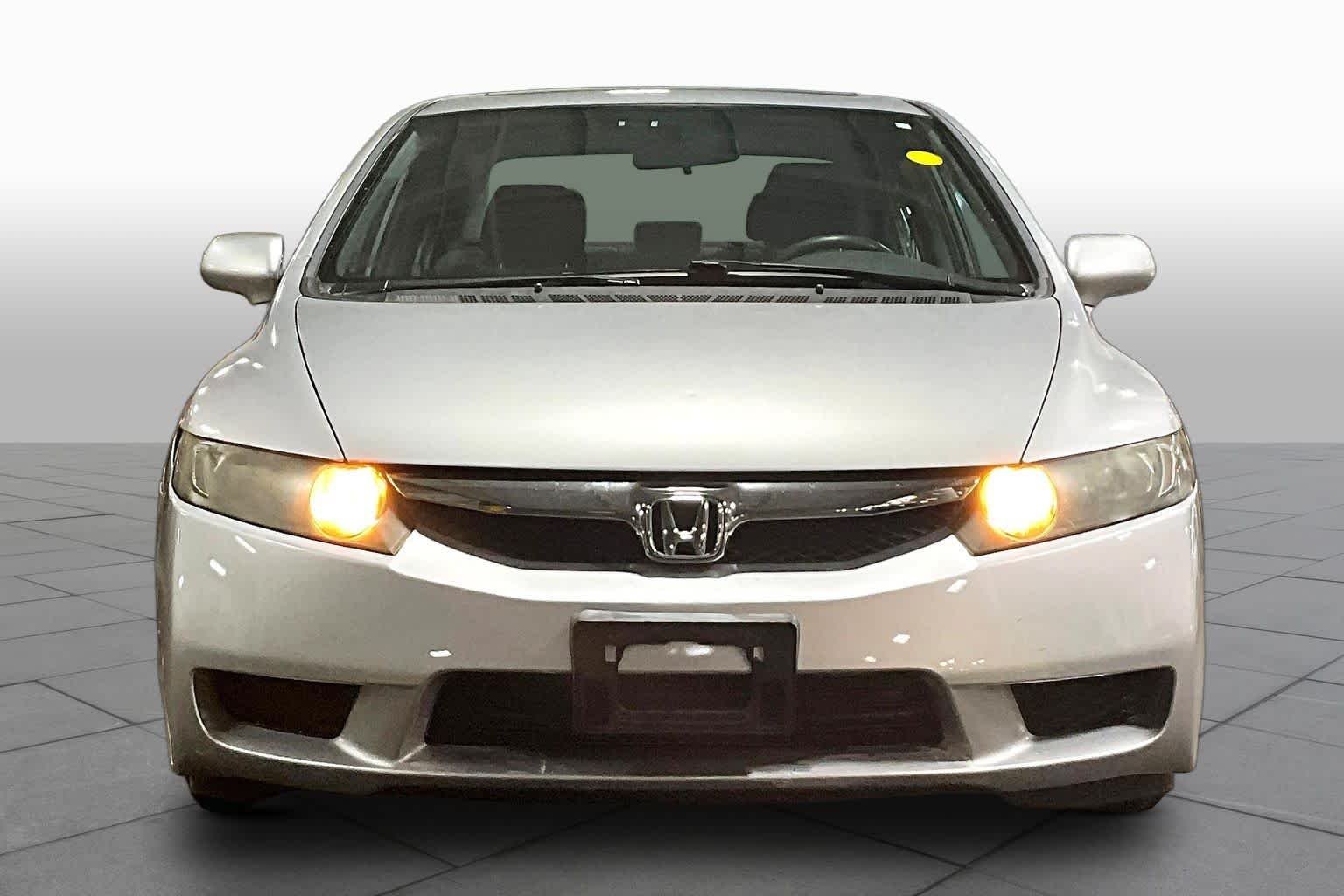 Used 2011 Alabaster Silver Metallic Honda EX image 3
