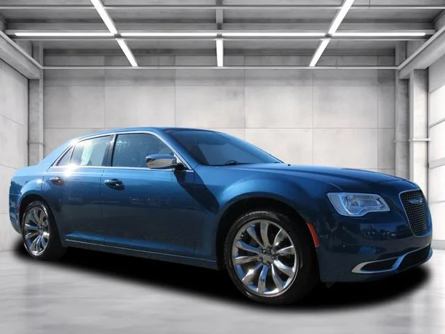 2021 Chrysler 300 Touring's photo