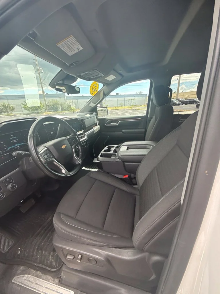 Used 2025 Summit White Chevrolet LT image 10