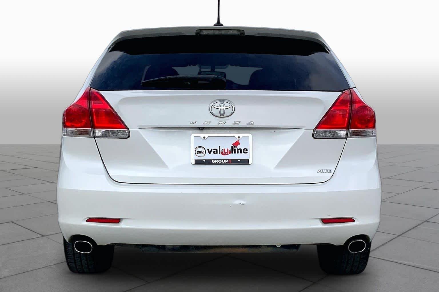 Used 2010 Blizzard Pearl Toyota  image 4