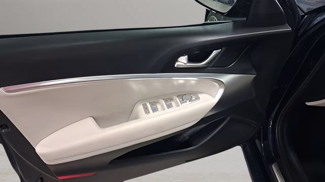 2025 GENESIS G70 Standard - Photo 26