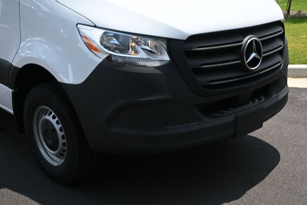 New 2026 Arctic White Mercedes-Benz Cargo 170 WB image 29