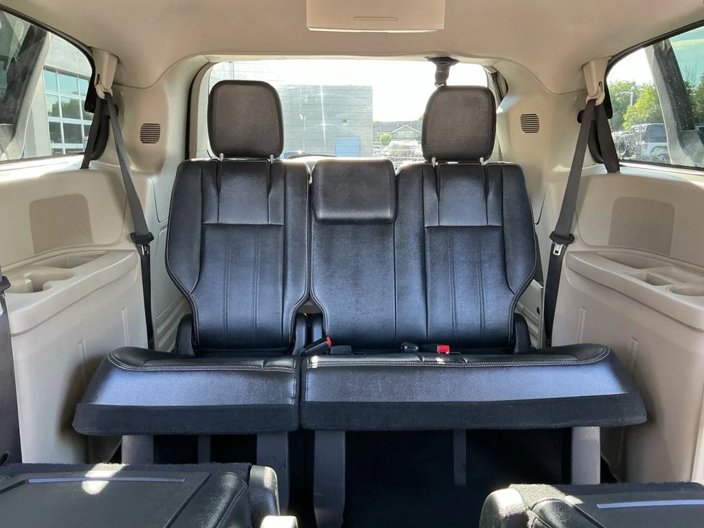 Used 2016 Silver Chrysler Touring image 25