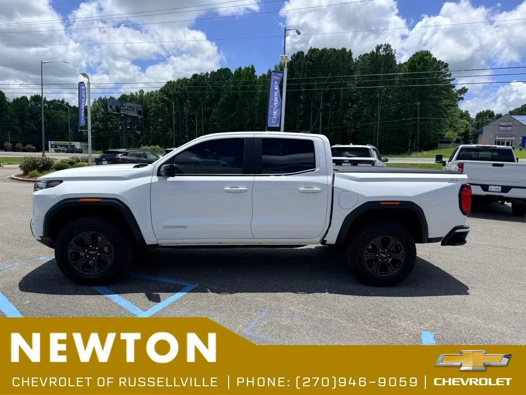 Used 2024 Summit White GMC Elevation image 3