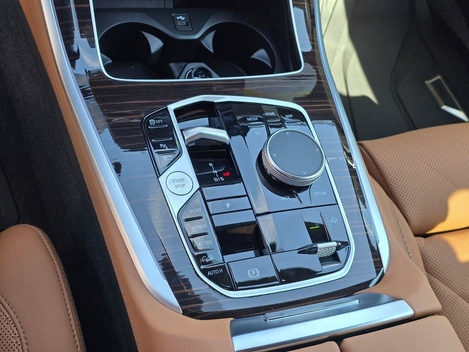 New 2026 Mineral White Metallic BMW xDrive50e image 21