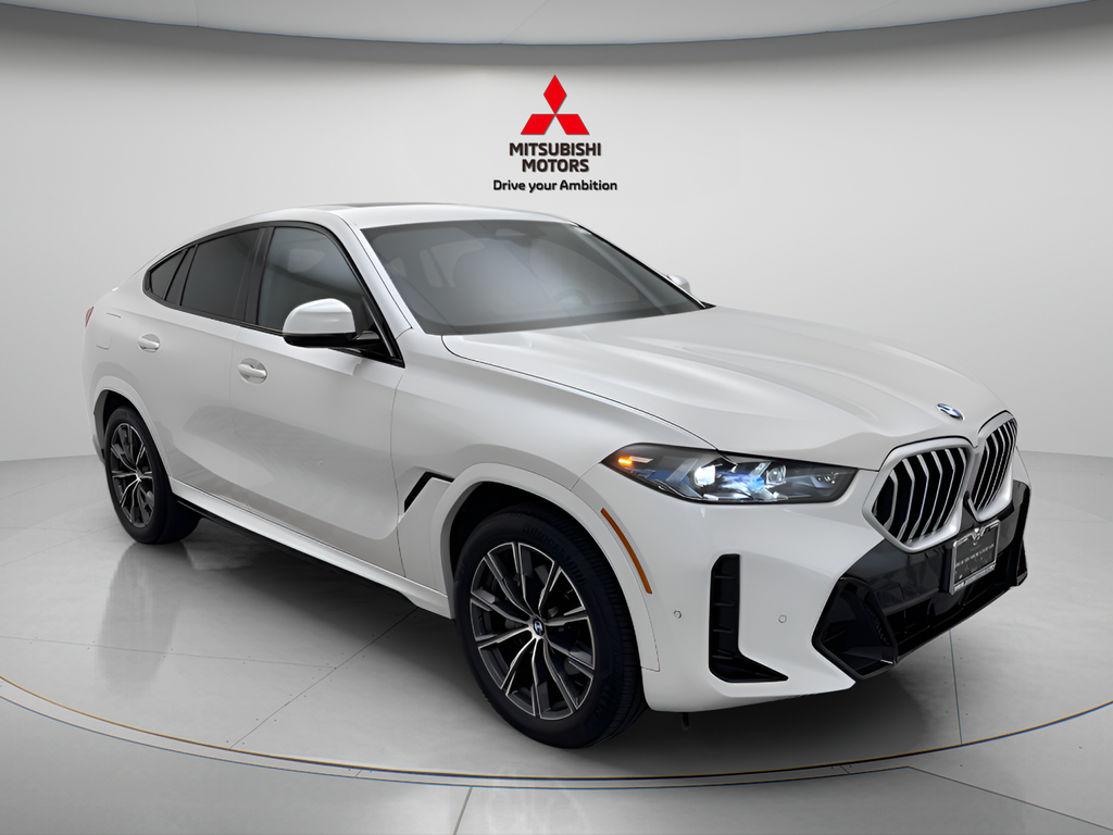 Used 2025 White Metallic BMW xDrive40i image 3