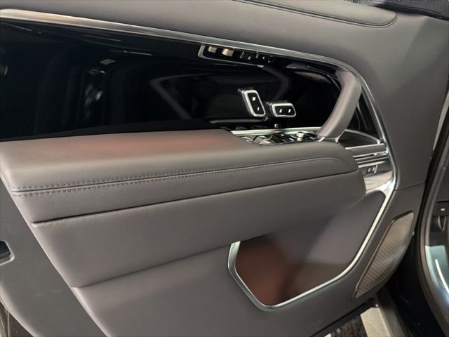 New 2026 Santorini Black Land Rover Autobiography image 8