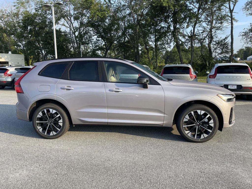 New 2026 Aurora Silver Volvo Plus image 30