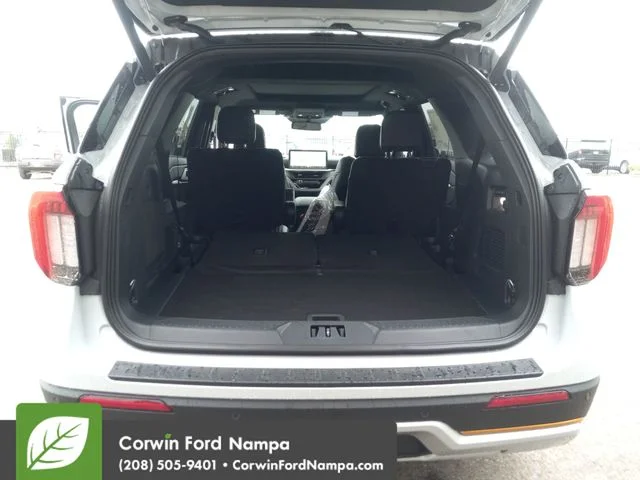 New 2026 Space White Metallic Ford Tremor image 28