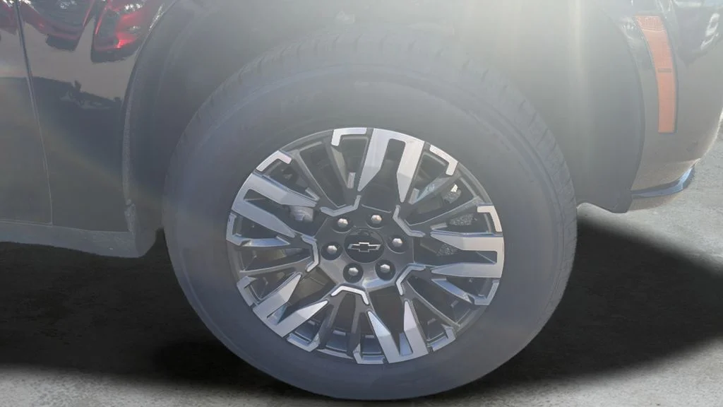 Used 2025 Black Chevrolet Z71 image 9