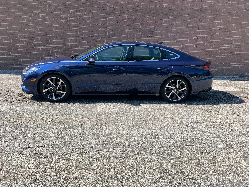 Used 2021 Stormy Sea Hyundai SEL Plus image 2