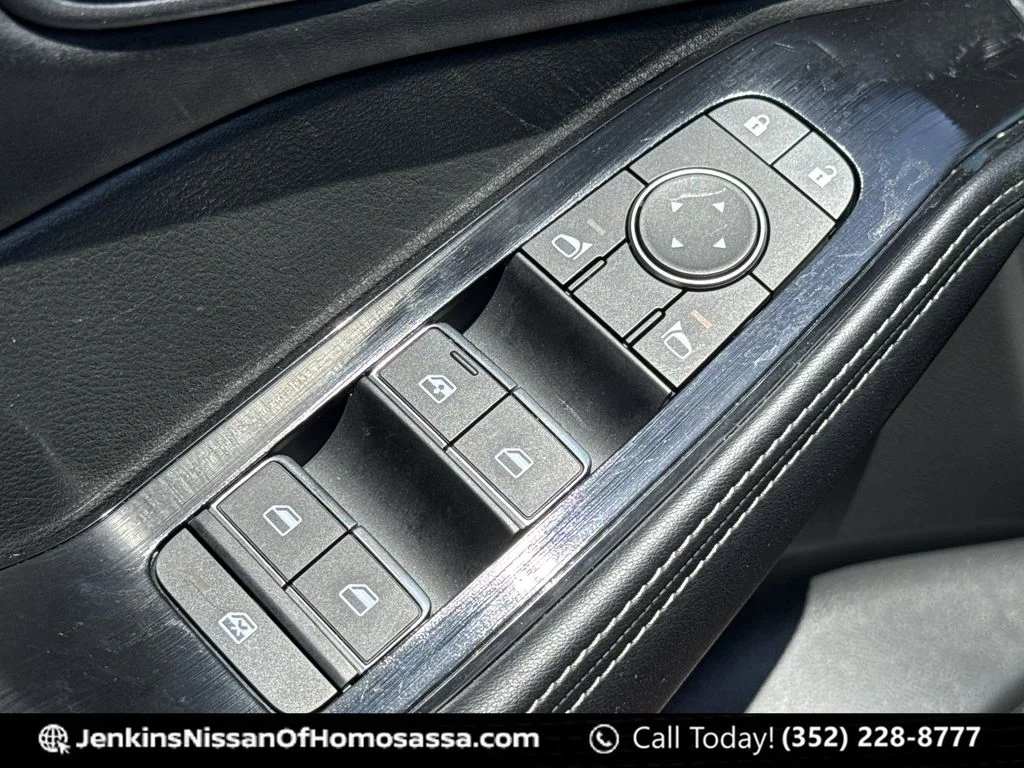 Used 2025 Red Nissan SL image 31