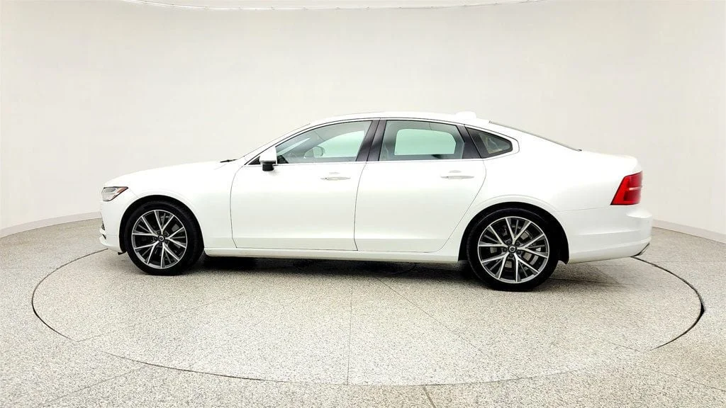Used 2017 Crystal White Pearl Volvo T6 AWD Momentum w/ Vision & Momentum Plus Package image 8