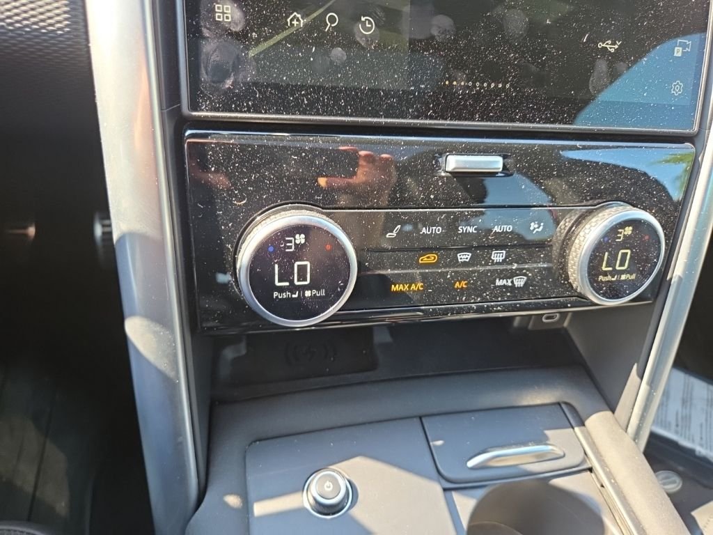 Used 2025 Fuji White Land Rover Dynamic SE image 25
