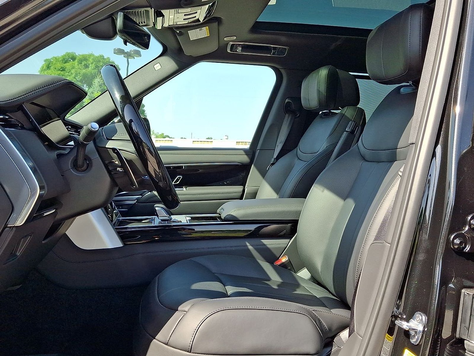 New 2026 Santorini Black LAND ROVER Autobiography image 20