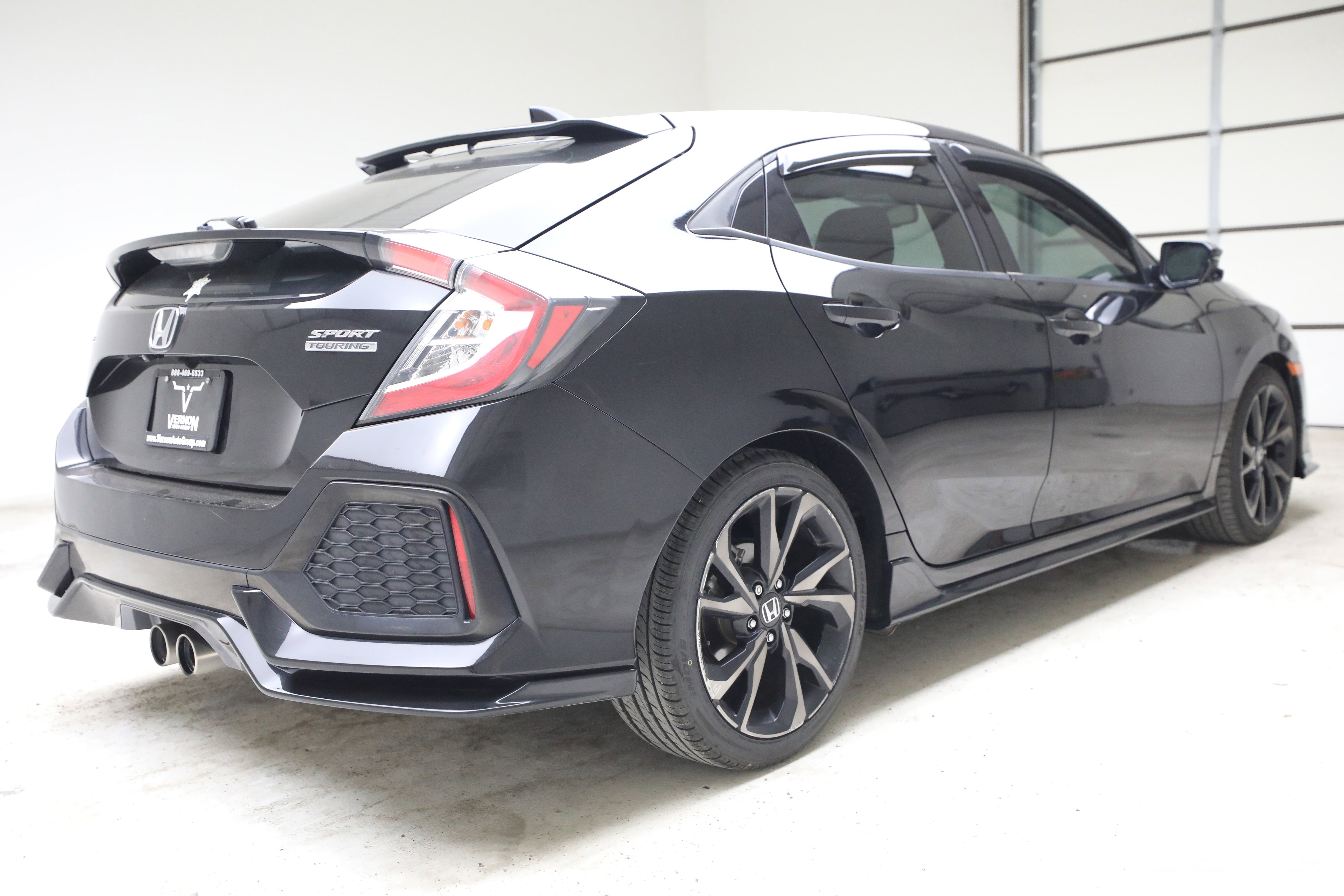 Used 2017 Crystal Black Pearl Honda Y image 4