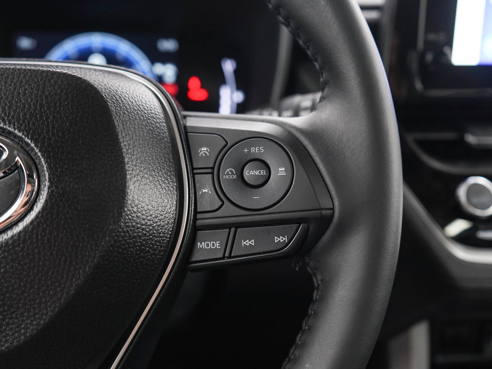 Used 2025 Jet Black Toyota XLE image 28