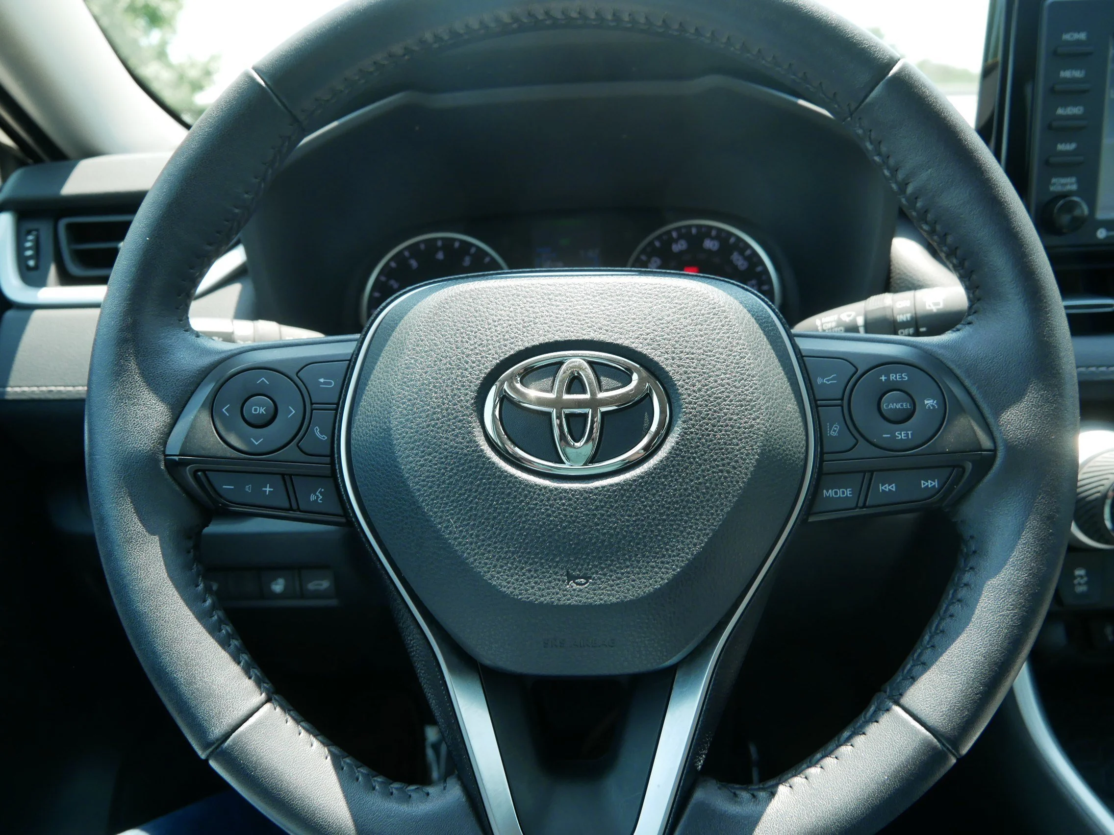Used 2021 Magnetic Gray Metallic Toyota XLE Premium image 25