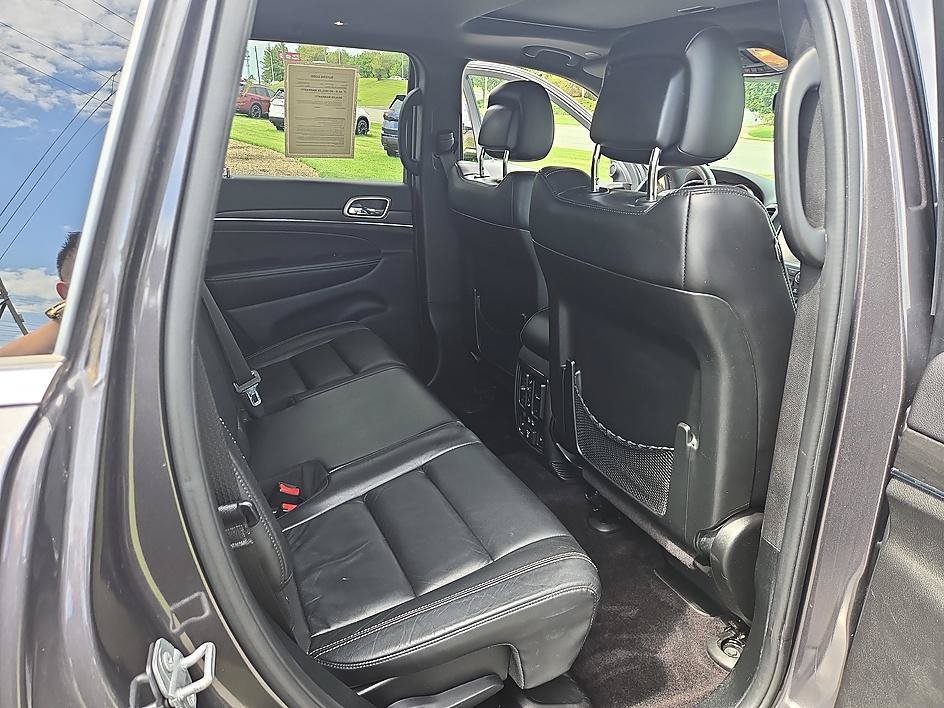 Used 2017 Granite Crystal Metallic Clearcoat Jeep Limited image 22