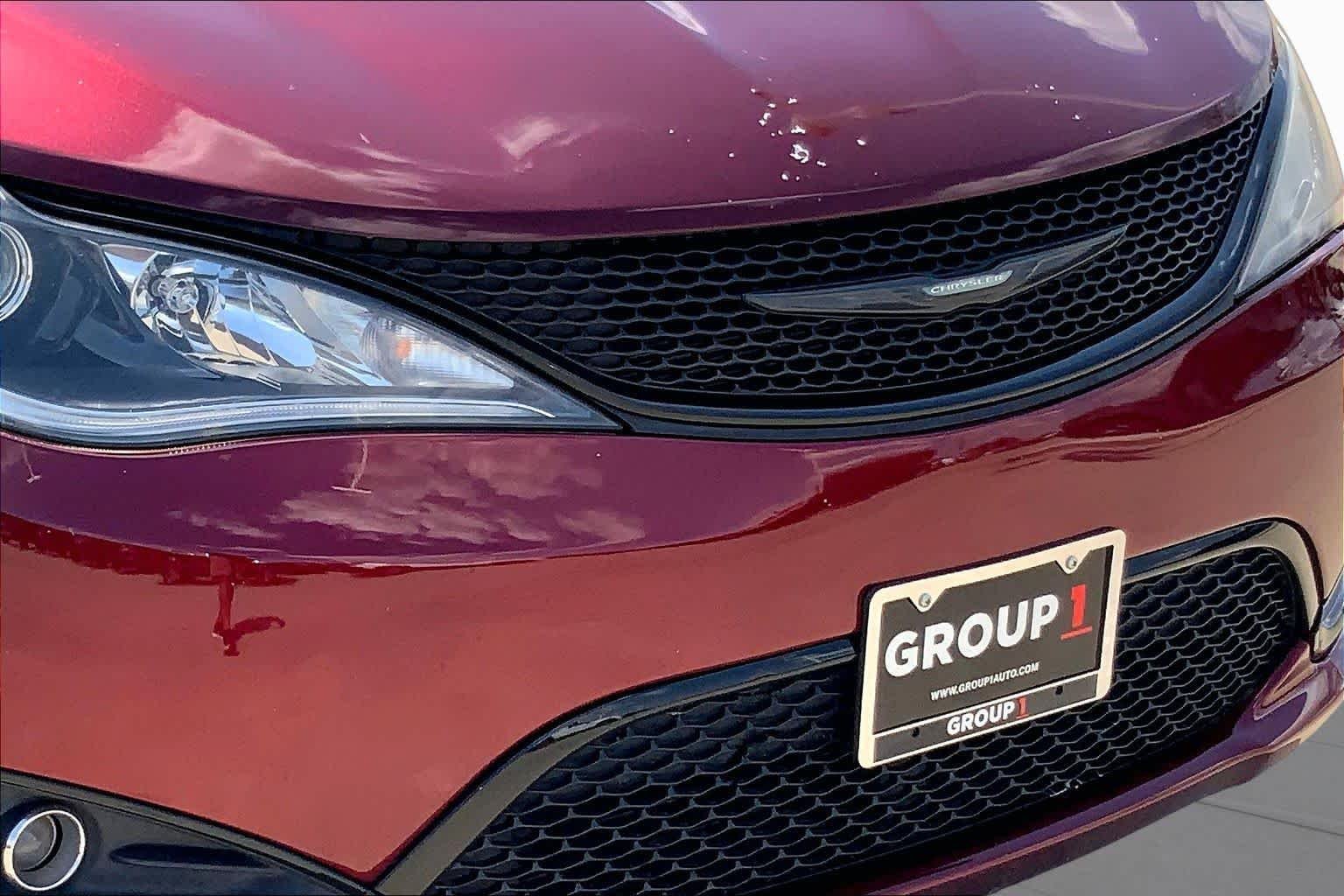 Used 2020 Velvet Red Pearlcoat Chrysler Touring L image 30