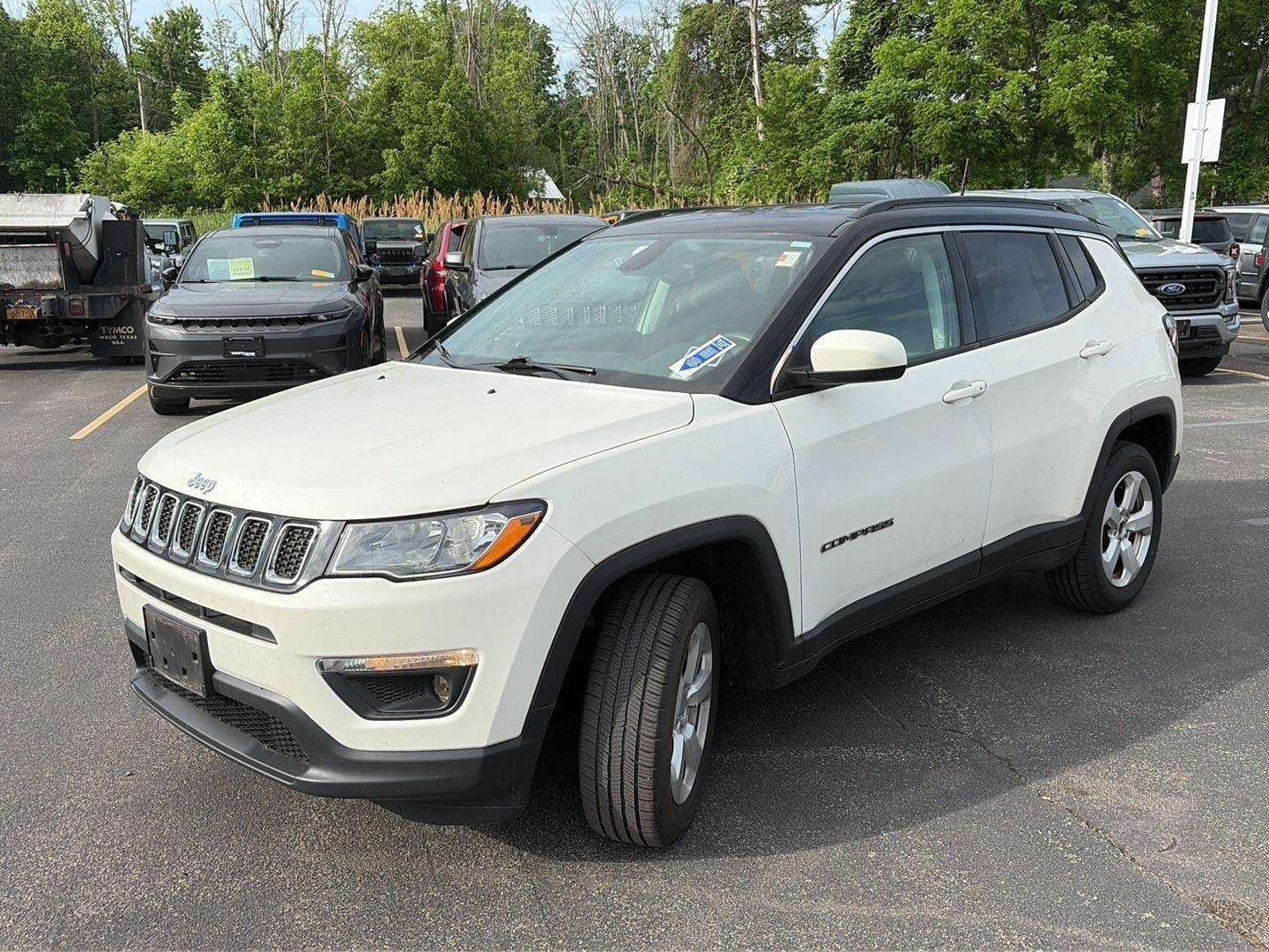 Used 2018 White Clearcoat Jeep Latitude image 15
