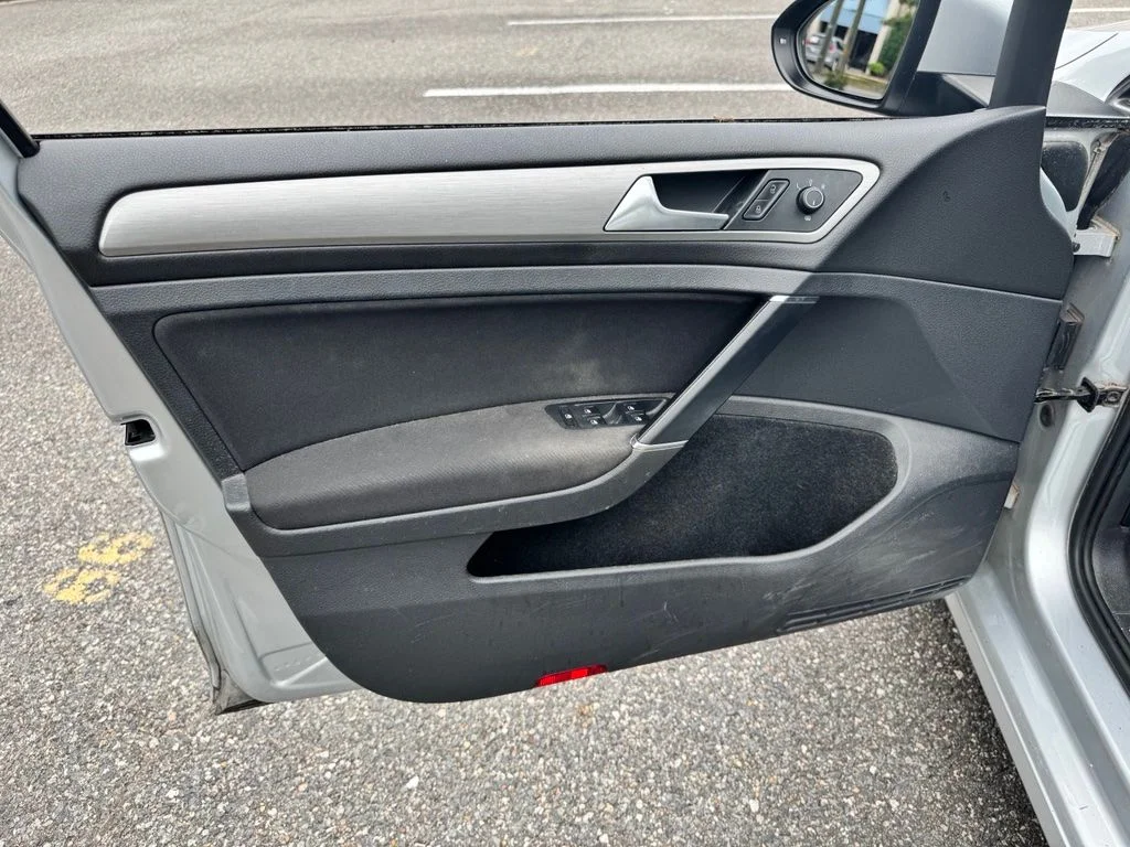 Used 2017 Silver Volkswagen  image 13