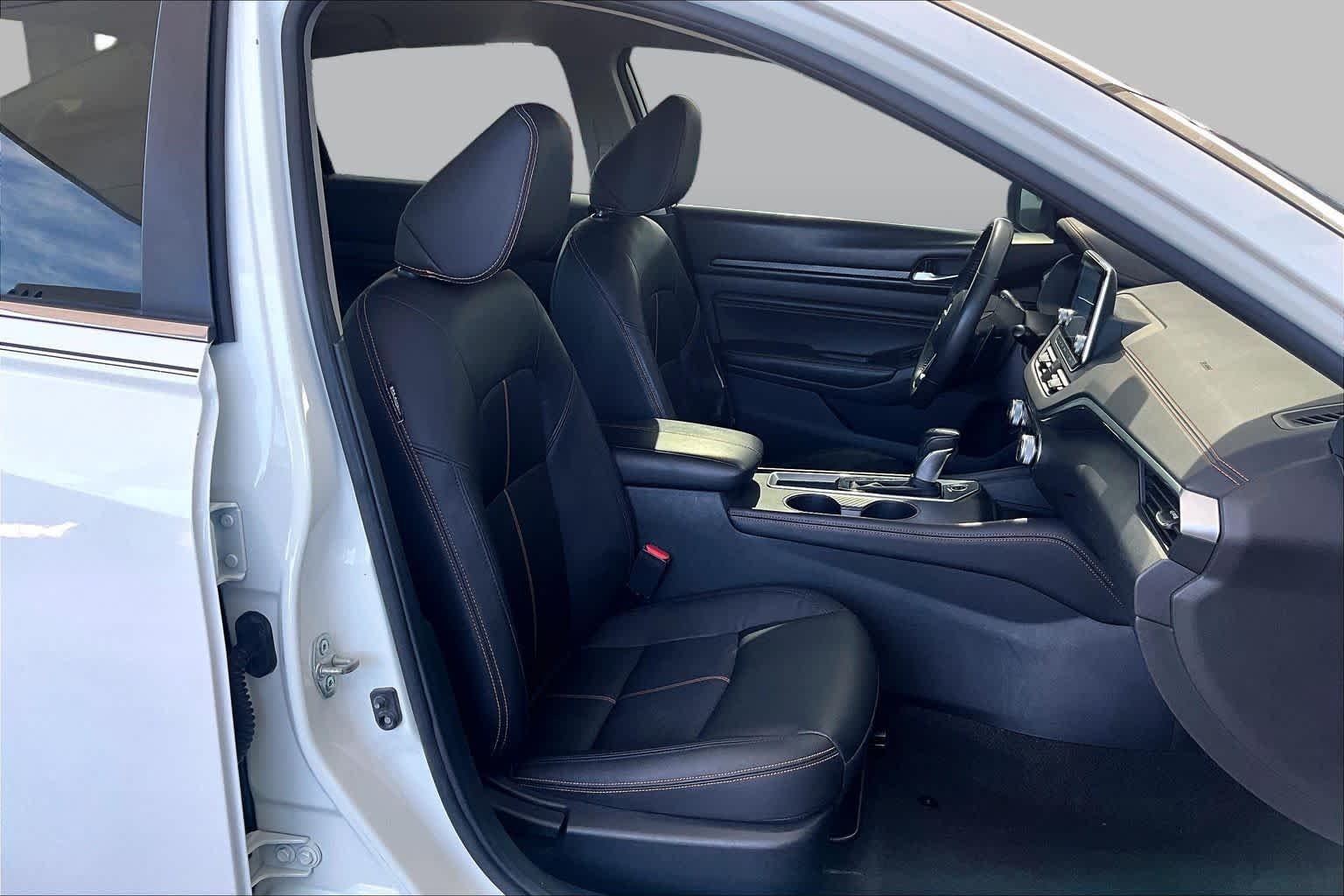 Certified Used 2022 Pearl White Tricoat Nissan 2.5 SR image 9