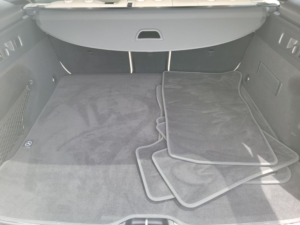 Certified Used 2025 White Mercedes-Benz GLC 300 image 9
