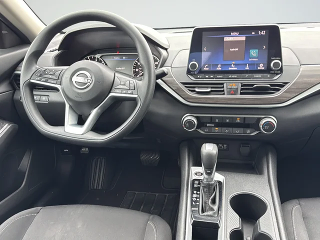 Used 2025 White Nissan 2.5 SV image 11