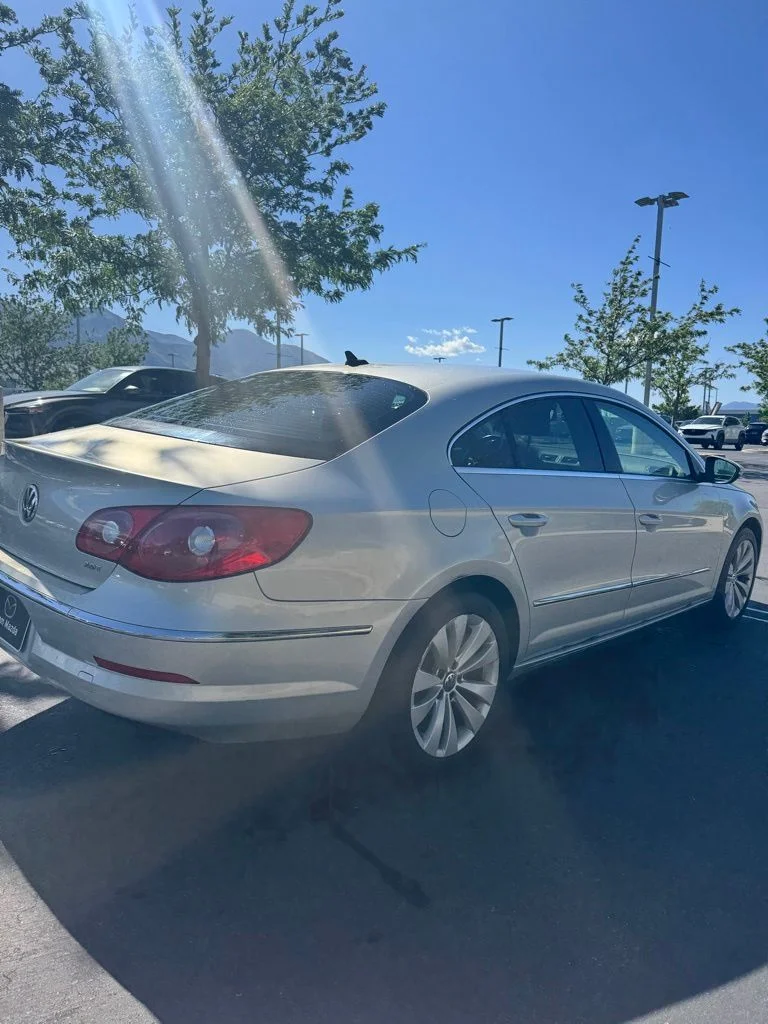 Used 2010 Gold Volkswagen Sport image 4