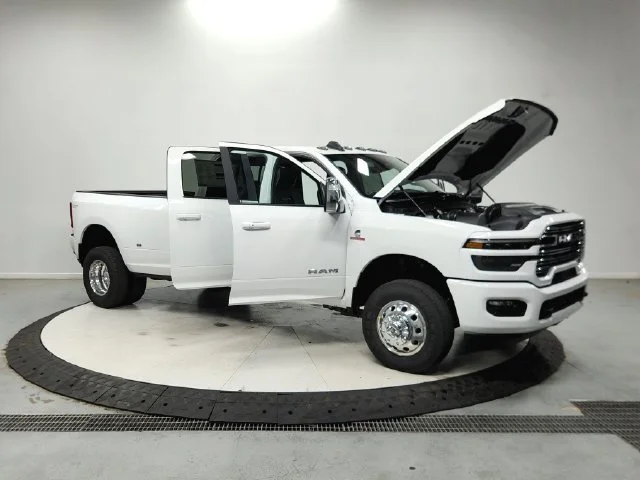 New 2026 Bright White Clear-Coat Exterior Paint RAM Laramie image 10