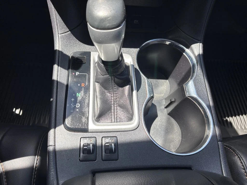 Used 2019 Silver Toyota XLE image 23