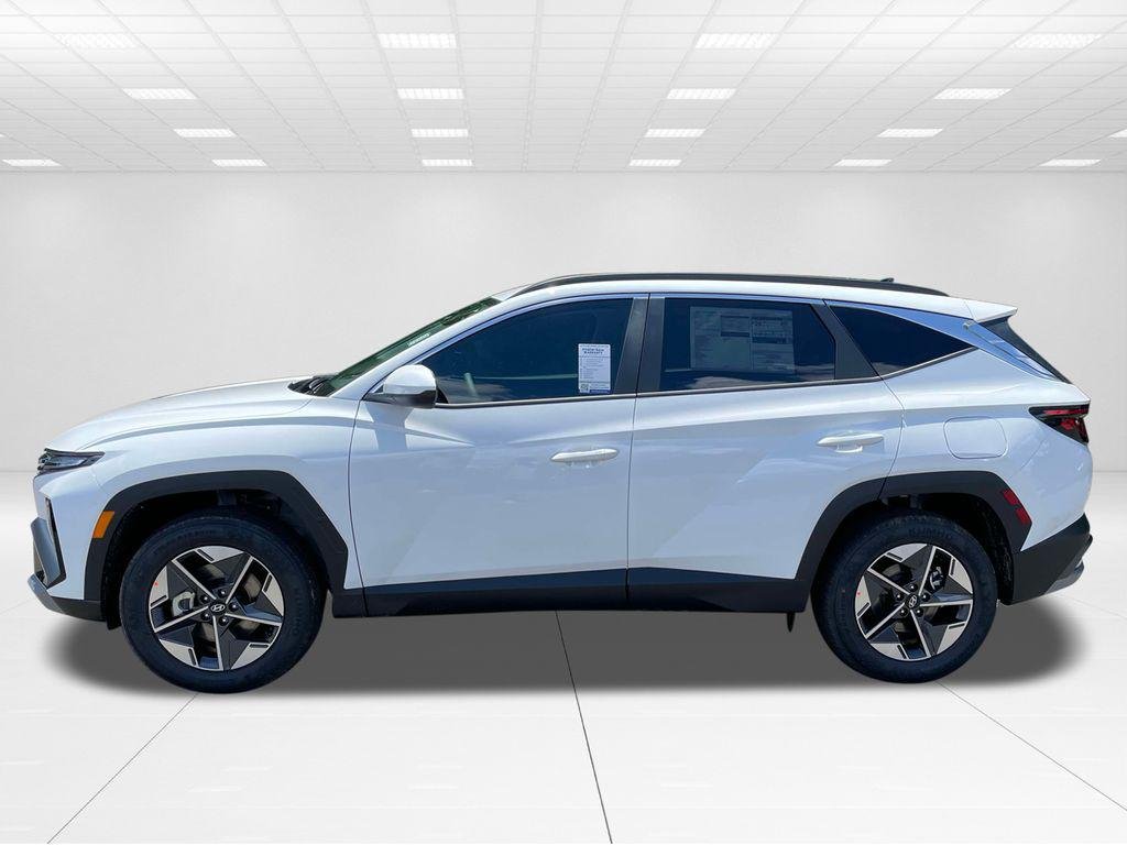 New 2025 White Hyundai SEL AWD image 4