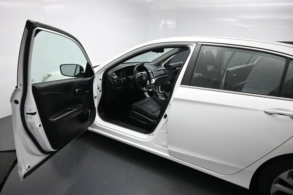 Used 2013  Honda Sport image 7
