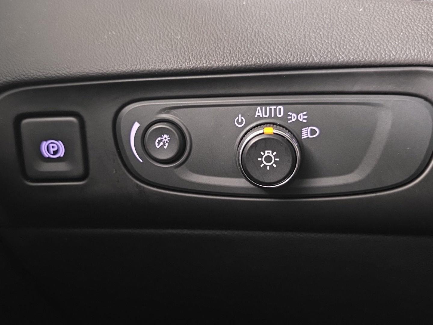 Used 2020 Ebony Twilight Metallic Buick Avenir image 34