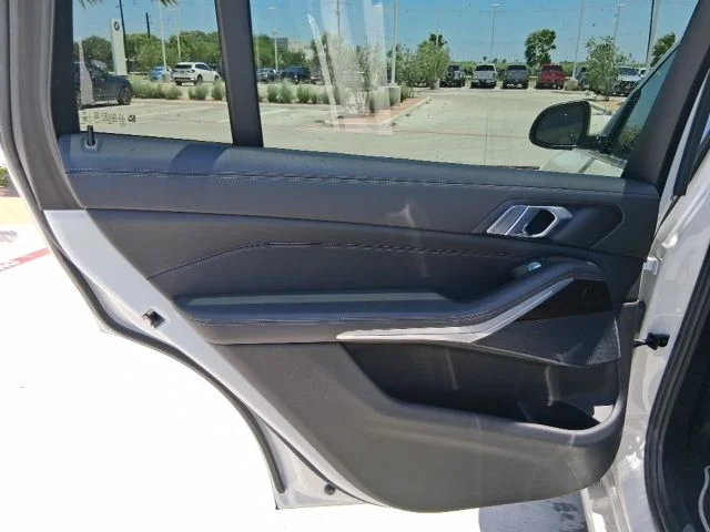 Used 2023 White BMW xDrive40i image 15