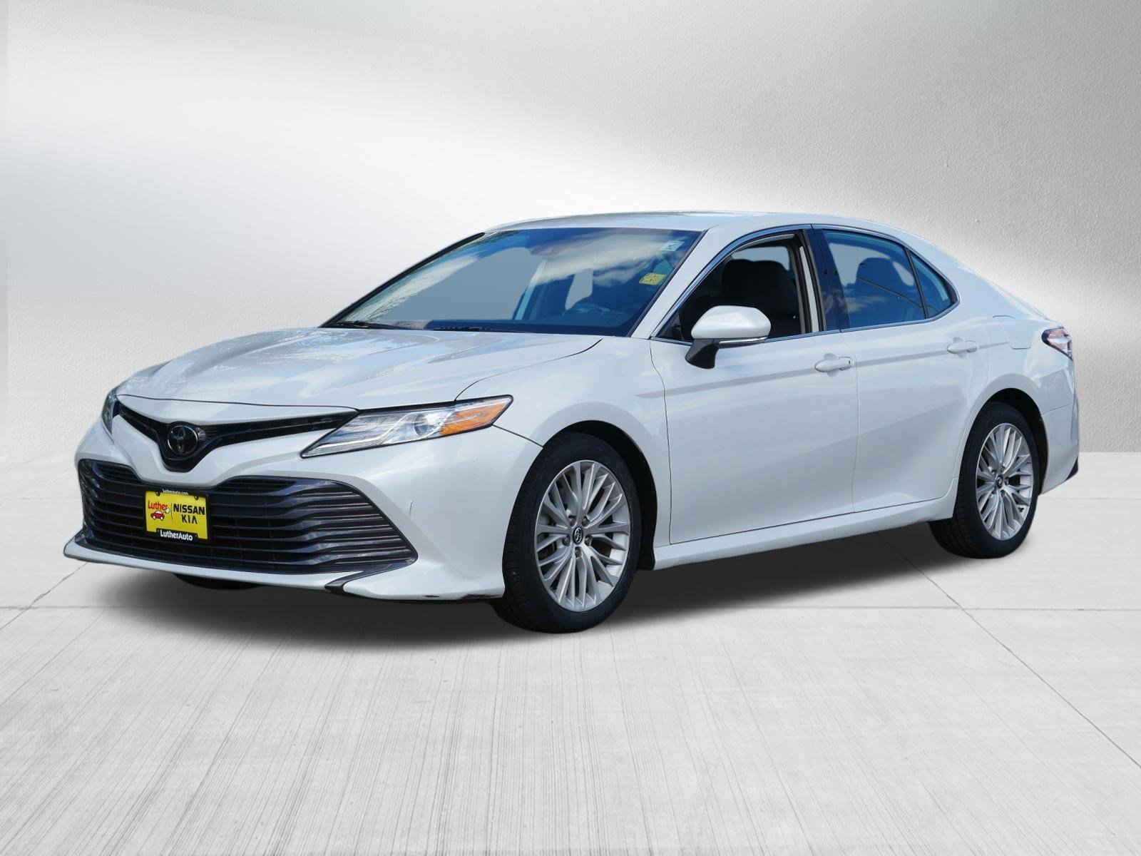 Used 2019 Wind Chill Pearl Toyota XLE image 3