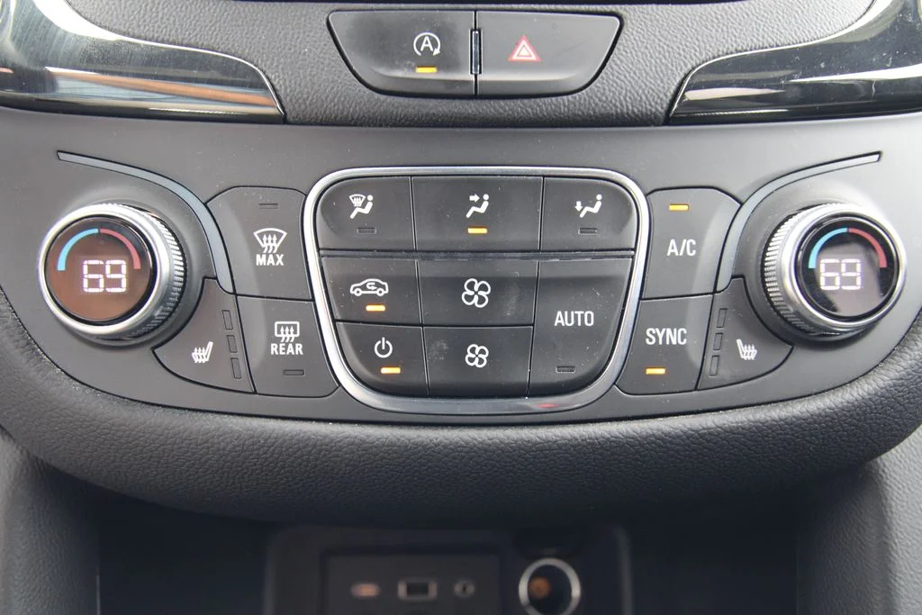 Used 2022  Chevrolet RS image 12