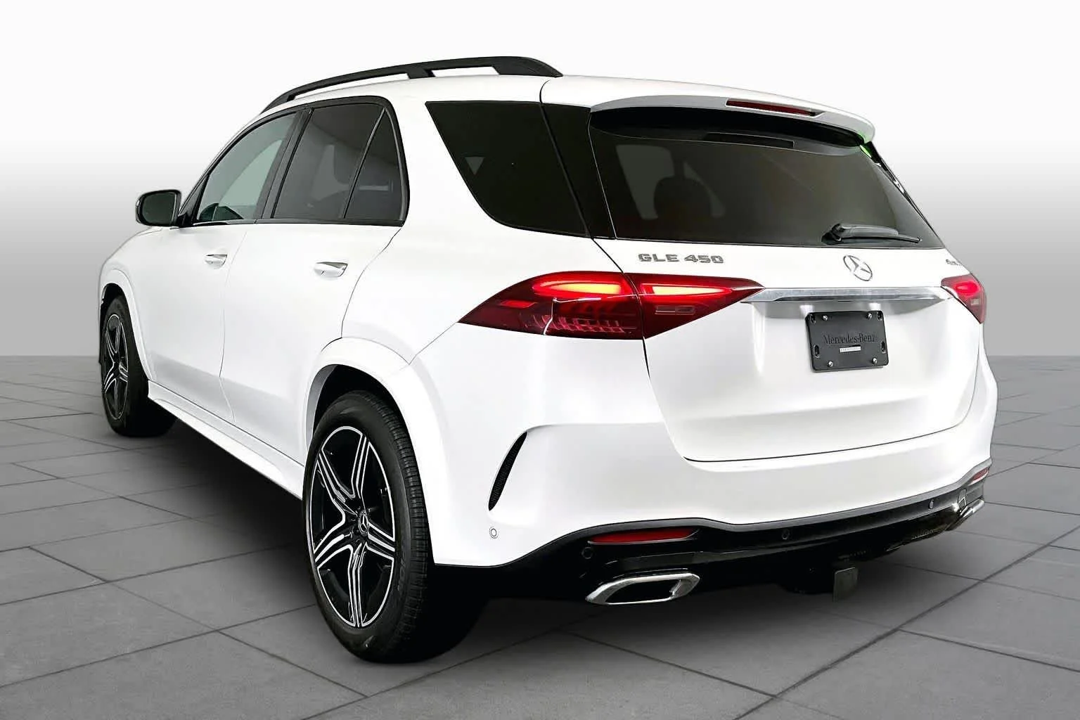 Used 2026 MANUFAKTUR Moonlight White magno Mercedes-Benz GLE 450 image 4